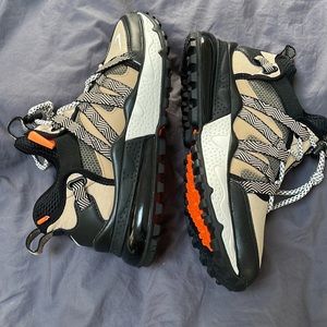 Airmax 270 “Bowfin” Womens 7.5. Worn twice, excellent condition